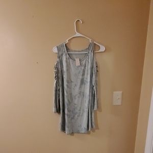 NWT Maurices size xl top w/cut out shoulders